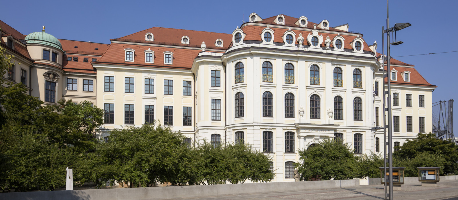 Außenansicht vom Stadtmuseum und der Städtischen Galerie Dresden