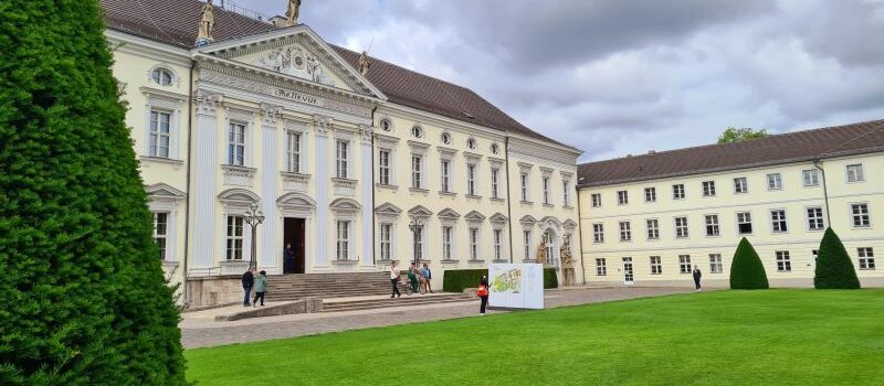 Die Aussenfassade des Schloss Bellevue in Berlin
