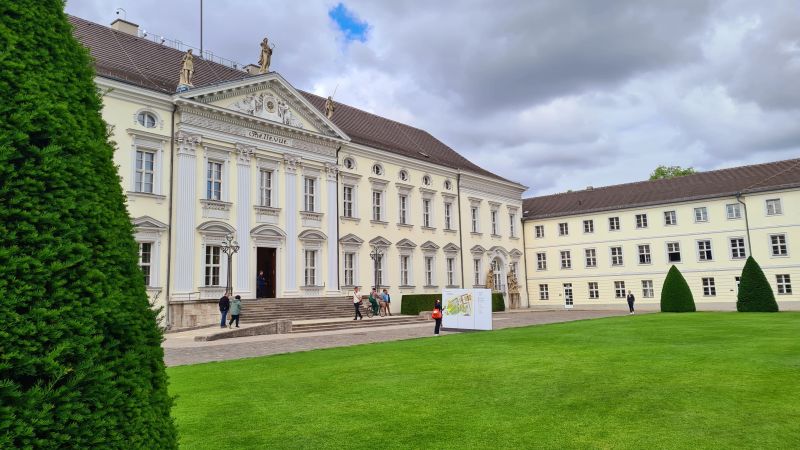Die Aussenfassade des Schloss Bellevue in Berlin