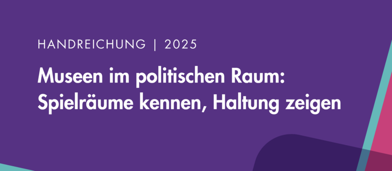 Cover mit Aufschrift Handreichung 2025, Museen im politischen Raum: Spielräume kennen, Haltung zeigen