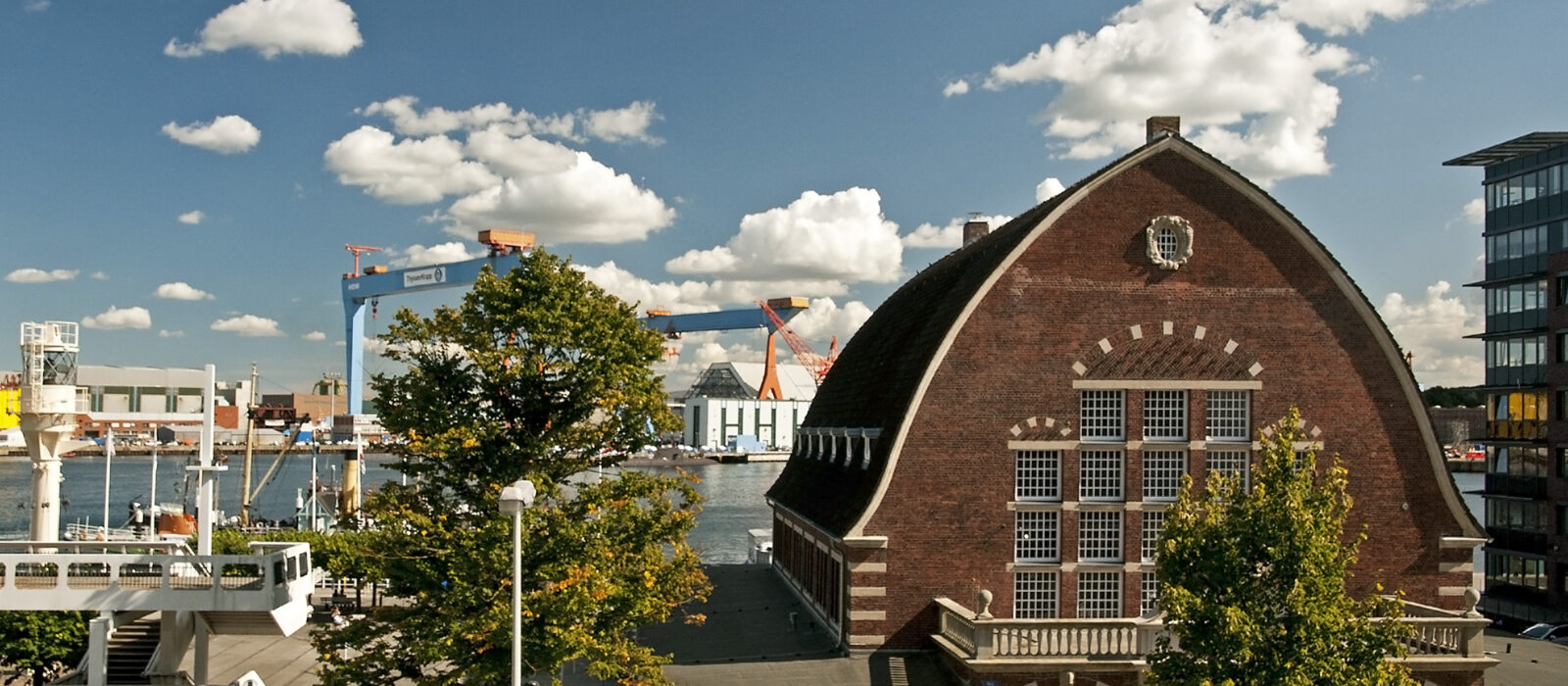 Museumsgebäude / Fassade / Außenansicht