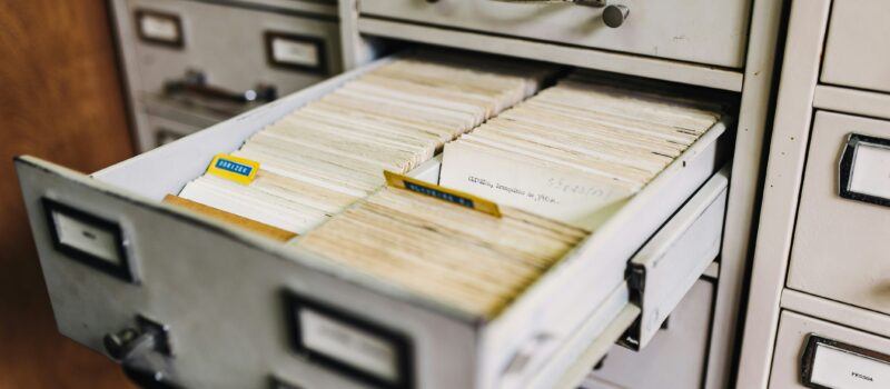 offener Aktenschrank